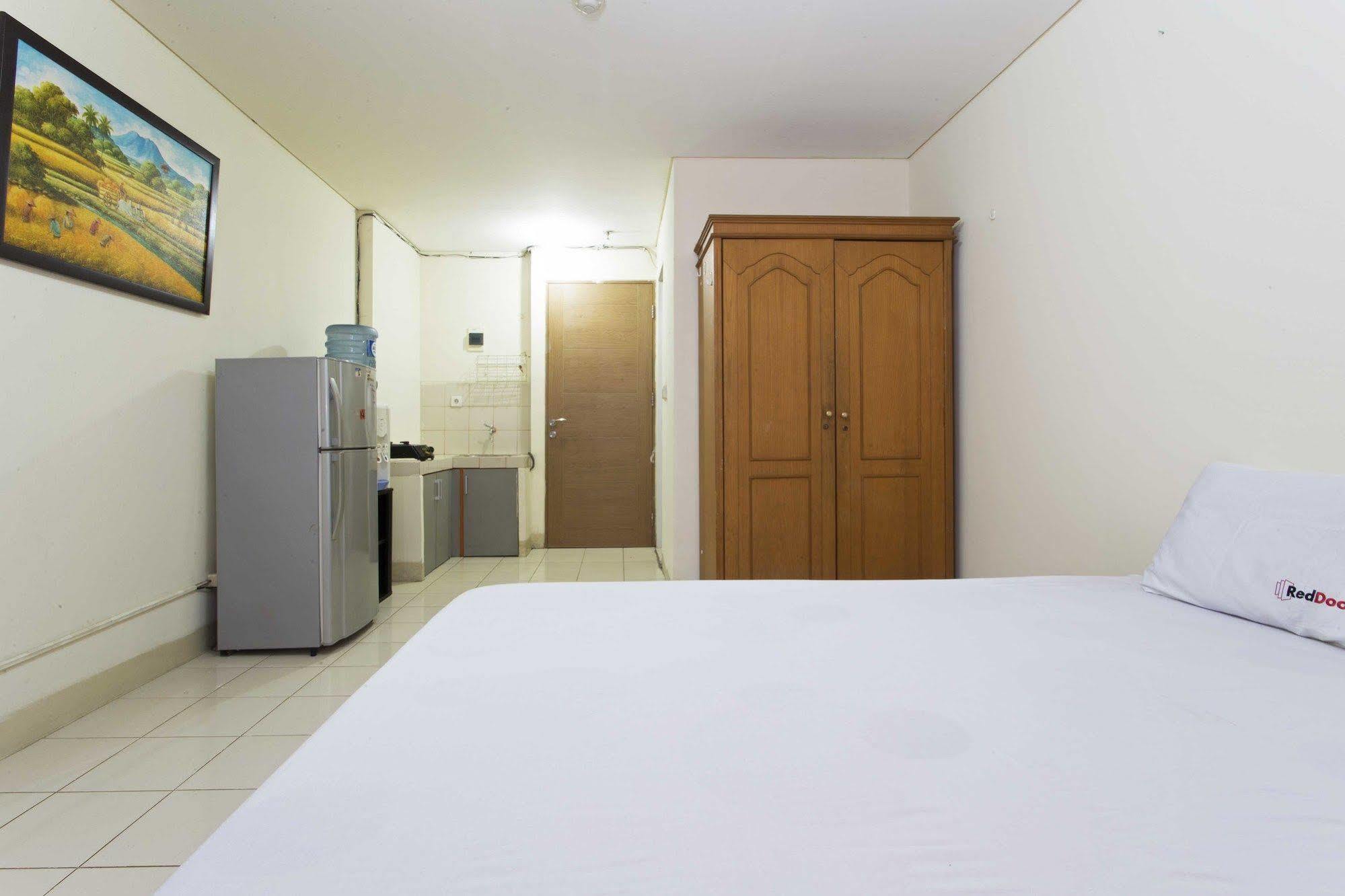 Reddoorz Apartment @ Pulo Gadung Jakarta Extérieur photo