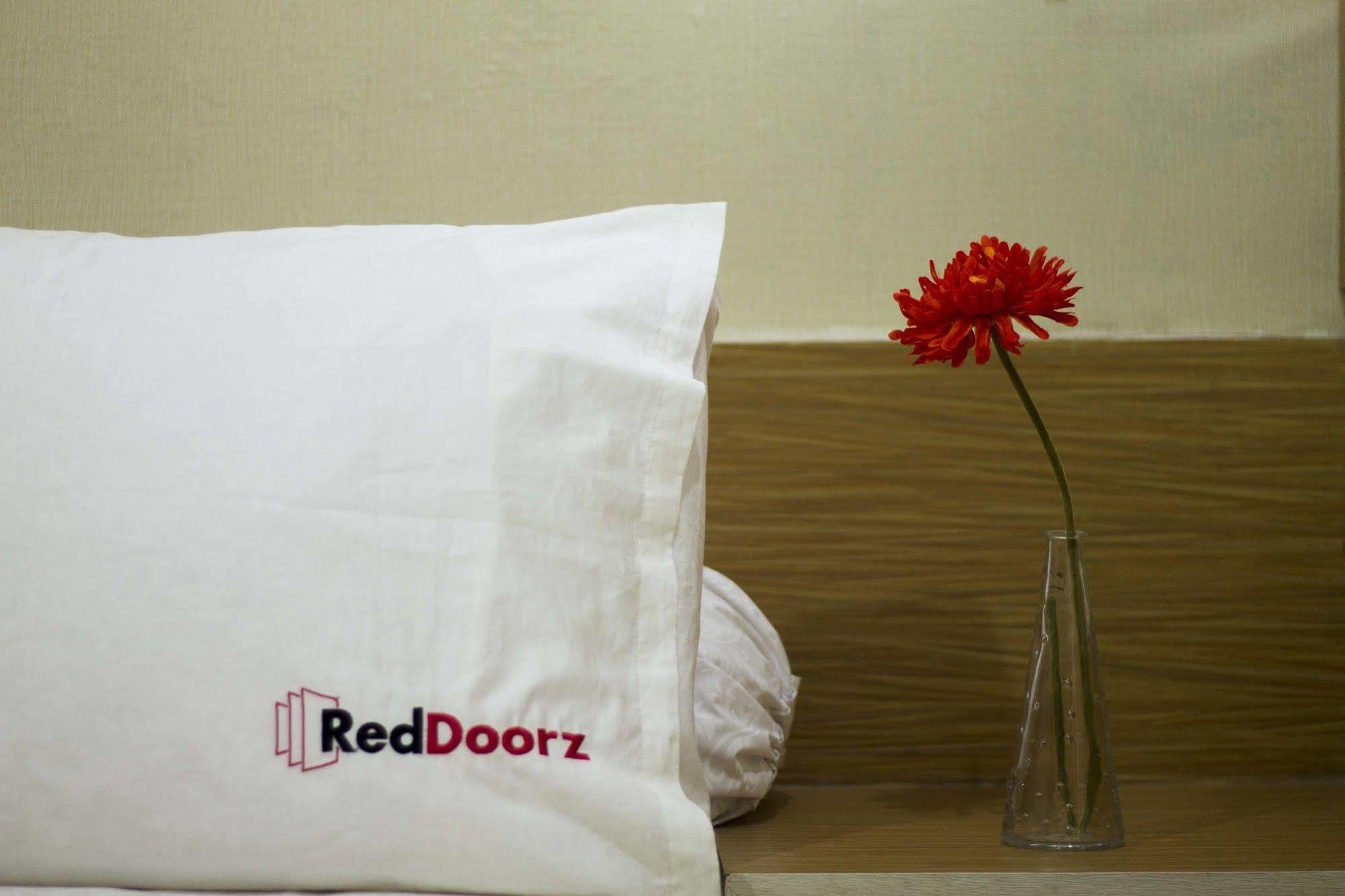 Reddoorz Apartment @ Pulo Gadung Jakarta Extérieur photo
